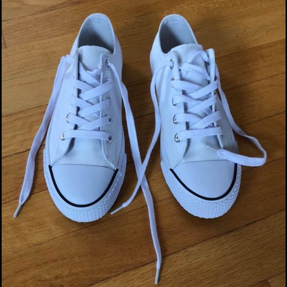 SOLD** BRAND NEW Never Worn Converse Style White Sneakers Size 6.5 - Picture 2 of 3
